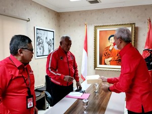 Ganjar Ungkap Isi Amplop Cokelat yang Diserahkan ke Elite PDIP