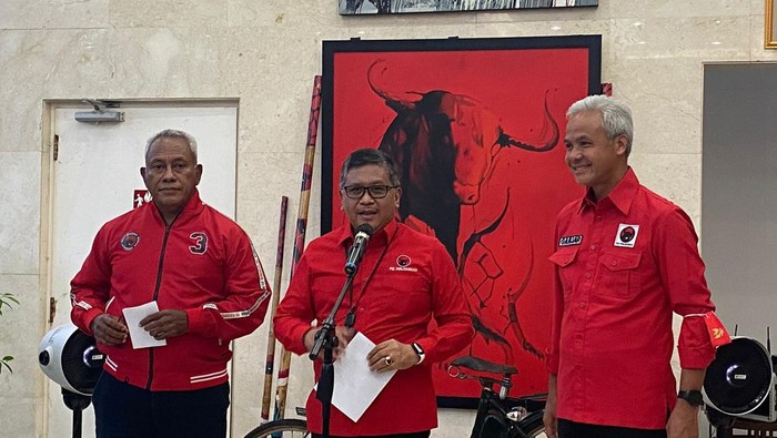 Ganjar Pranowo dengan Hasto Kristiyanto dan Komaruddin Watubun