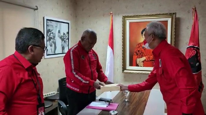 Ganjar Pranowo temui Hasto Kristiyanto dan Komaruddin Watubun di DPP PDIP