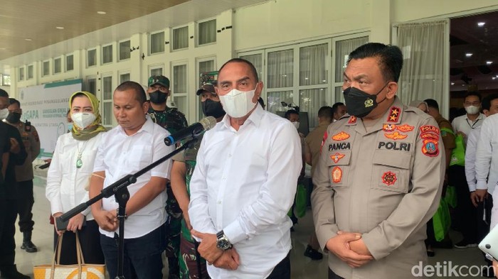 Gubsu Edy Rahmayadi usai rapat mengenai masalah gagal ginjal akut