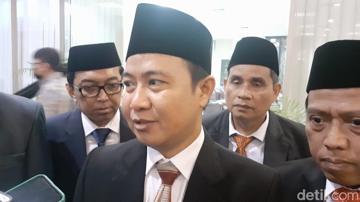 Menteri Agama (Menag) Yaqut Cholil Qoumas memastikan ada penambahan waktu berlaku visa umroh menjadi 90 hari