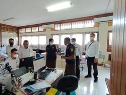 Informasi yang dihimpun, objek penyelidikan yang tengah dilakukan pihak Kejati Bali itu terfokus pada pengelolaan dana SPI dari mahasiswa baru jalur mandiri dan dana penelitian. Adapun lima orang pejabat yang diminta keterangannya itu, antara lain Kepala Biro Keuangan, Ketua Lembaga Penelitian dan Pengabdian kepada Masyarakat (LPPM), Kepala Biro Akademik Kerja Sama dan Hubungan Masyarakat, Koordinator Akademik dan Statistik, dan Koordinator Keuangan pada Fakultas Kedokteran. Foto: Kejati Bali