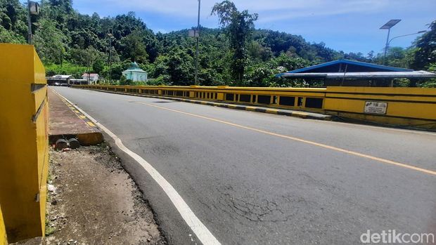 Jembatan Bolong Mamuju, Sulawesi Barat (Sulbar).