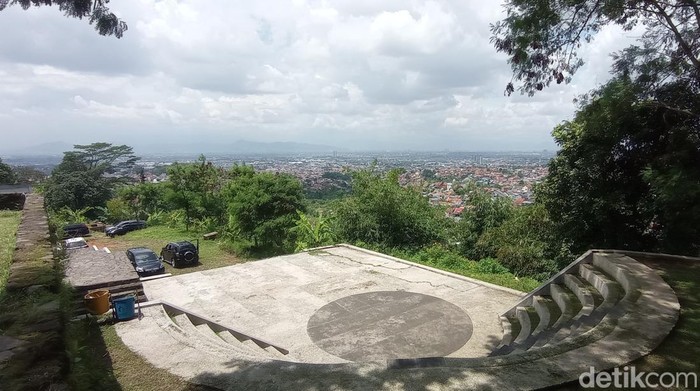 Kampung Wisata Kreatif Pasir Kunci di Kelurahan Pasirjati, Kecamatan Ujungberung, Kota Bandung.