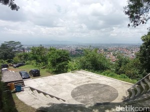 Kampung Wisata Pasir Kunci Suguhkan Pemandangan Bandung dari Ketinggian