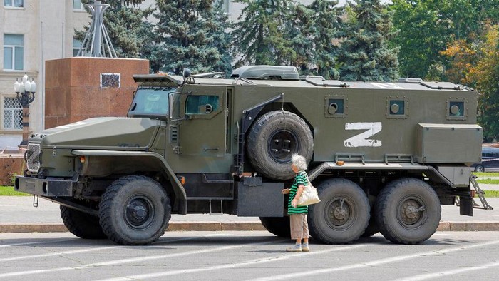 An armoured truck of pro-Russian troops is parked near Ukraines former regional councils building during Ukraine-Russia conflict in the Russia-controlled city of Kherson, Ukraine July 25, 2022. REUTERS/Alexander Ermochenko/File Photo