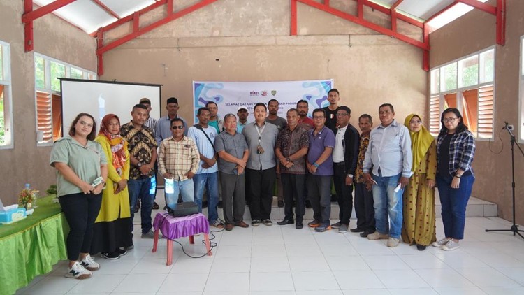 Kominfo Gelar Lomba PUBG hingga Fotografi di Festival Pesona Meti Kei BAKTI (Badan Aksesibilitas Telekomunikasi dan Informasi) Kominfo berpartisipasi dalam Festival Pesona Meti Kei (FPMK) yang diselenggarakan oleh Pemerintah Kabupaten Maluku Tenggara pada 21-16 Oktober 2022 di Pantai Ngiarwarat.