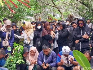 Disebut Positif COVID, Jenazah Korban Kanjuruhan Sempat Dibungkus Plastik