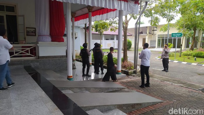 kpk geledah pemkab bangkalan