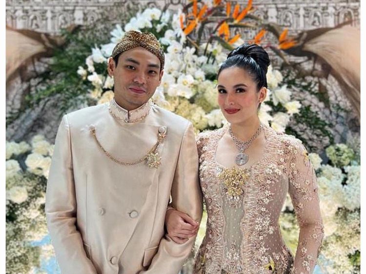 10 Kebaya Tunangan Artis dari Klasik Sampai Megah, Bisa Jadi Inspirasi