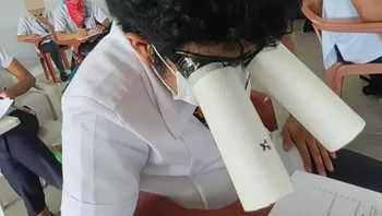 Dikutip dari BBC Indonesia, dosen mereka, Prof Mary Joy Mandane-Ortiz, mencari cara yang menyenangkan untuk memastikan integritas dan kejujuran di kelasnya.  