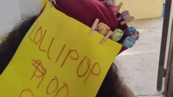 Prof Mary Joy Mandane-Ortiz mengatakan permintaan awalnya adalah agar siswa membuat desain sederhana dari kertas.   