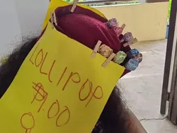 Aksi Unik Mahasiswa Filipina Pakai Topi Anti Nyontek