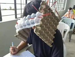 Aksi Unik Mahasiswa Filipina Pakai Topi Anti Nyontek