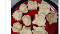 Ngidam makan dimsum yang lembut dan gurih, netizen ini mencoba bereksperimen dengan bahan-bahan di dapurnya. Kesalahan bahan dan takaran membuat dirinya justru membuat kulit dimsum yang terasa mirip karet sandal. Foto: Twitter/saranghaeshopi