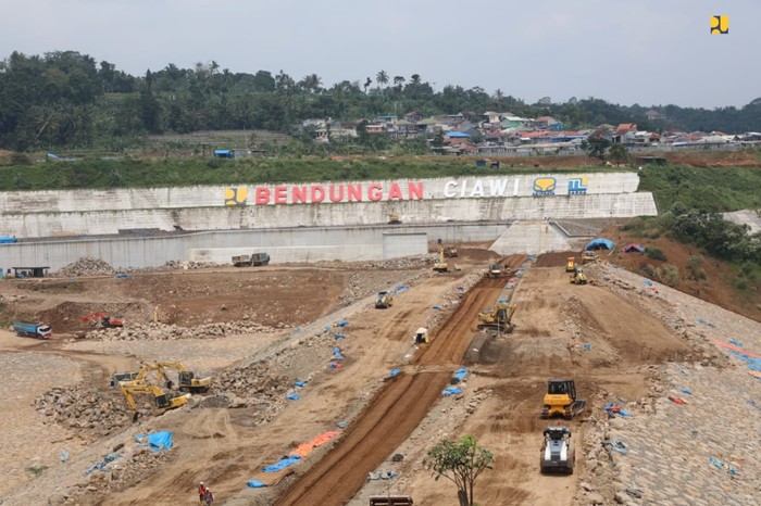 Melawan Banjir Jakarta Melawan Banjir Jakarta