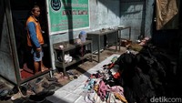 Saat ini warga korban kebakaran membutuhkan makanan siap saji, minuman, selimut, dan perlengkapan anak kecil.