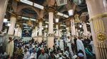 Mengunjungi Makam Nabi Muhammad SAW di Madinah