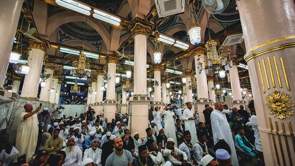 Mengunjungi Makam Nabi Muhammad Saw Di Madinah