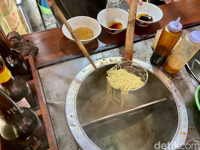 Mie Ayam Sapi Pedes Sedep: Mulur Gurih! Mie Ayam Topping Daging Sapi yang Viral Mie Ayam Sapi Pedes Sedep: Mulur Gurih! Mie Ayam Topping Daging Sapi yang Viral