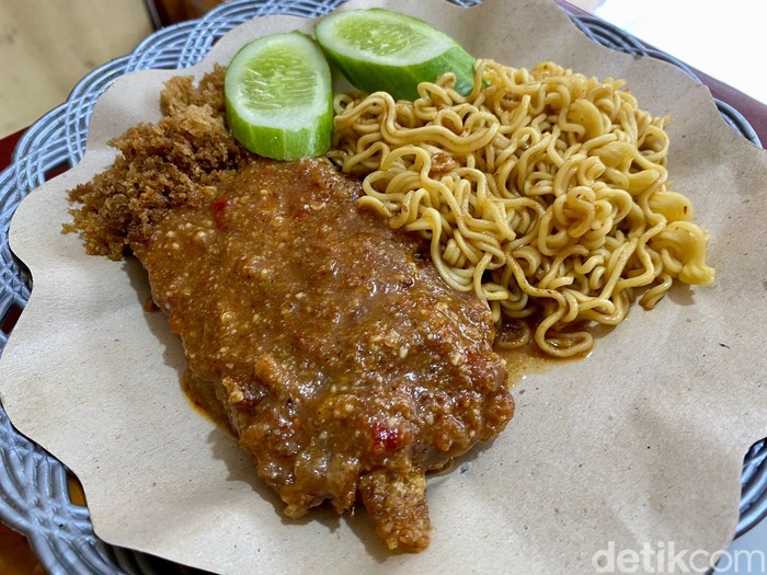 Mencicipi Mie Ayam Topping Daging Sapi yang Lagi Viral di Cipete