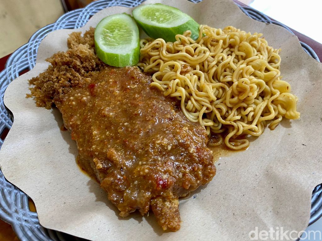 Mie Ayam Sapi Pedes Sedep: Mulur Gurih! Mie Ayam Topping Daging Sapi yang Viral