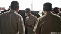 Pantauan detikcom di lokasi pada Senin (24/10/2022), Heru Budi tiba di proyek Stasiun Pompa Ancol Sentiong sejak pukul 10.45 WIB. Proyek ini berlokasi di Jalan RE Martadinata di Tanjung Priok, Jakarta Utara.