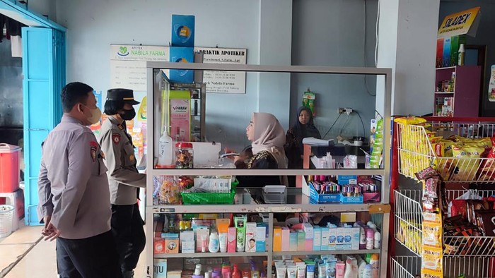Polres Semarang melakukan patroli ke apotek.