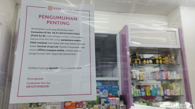 Apotek memasang pembatasan penjualan obat sirup/ cair ke masyarakat terutama anak-anak