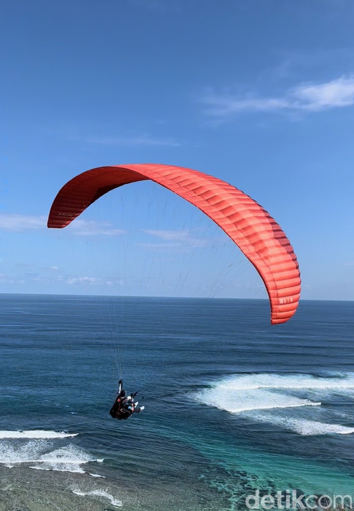 Paragliding di Timbis Bali Paragliding di Timbis Bali