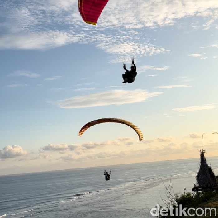Paragliding di Timbis Bali Paragliding di Timbis Bali