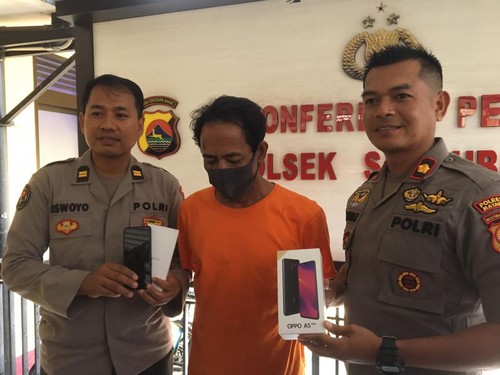 Pelaku pencurian handphone milik keponakan di Mataram dibekuk polisi, Senin (24/10/2022).