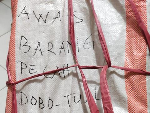 Penampakan karung di KM Sirimau tempat dua bocah di Maluku bersembunyi karena hendak menemui bunya.