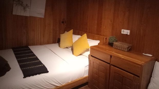 Penampakan salah satu privat cabin di kapal phinisi Andamari