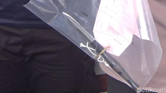 Penampakan sangkur yang digunakan Ical untuk menusuk anak perempuan di Cimahi