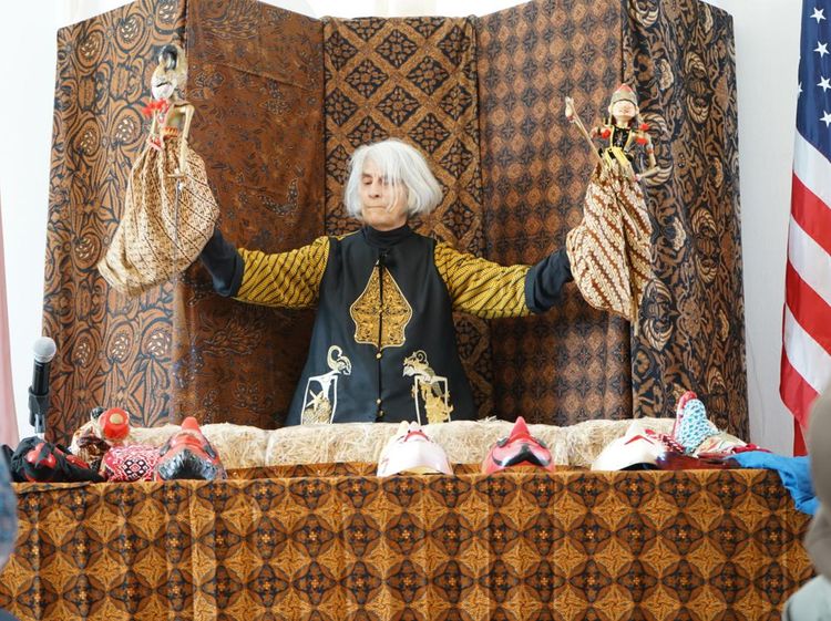 Pentas Wayang Golek Unik di Amerika, Dalangnya Bule!