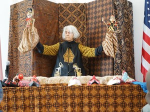Keren! Nonton Pentas Wayang Golek di AS, Dalangnya Kok Malah Bule