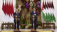 Jokowi melanjutkan sejarah Indonesia menunjukkan bahwa kesatuan Indonesia lah yang membawa Indonesia bisa merebut kemerdekaan. Indonesia, lanjutnya, siap memfasilitasi rekonsiliasi faksi-faksi yang ada di Palestina.  