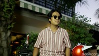 Sebagai seniman yang dekat dengan pergaulan dan kerap menuangkannya di atas kanvas, Rama (Suttasoma) pun meramal Pererenan segera bergeliat. Dia mencontohkannya lewat perpindahan satu bar bernama Gimme Shelter. Rachman Haryanto/detikFoto.