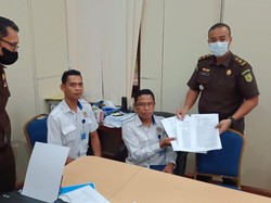 Ratusan dokumen yang disita dinilai ada kaitannya dengan dugaan penyalahgunaan SPI mahasiswa baru Unud seleksi jalur mandiri tahun akademik 2018/2019 sampai 2022/2023. Ratusan dokumen yang disita akan didalami oleh penyidik. Foto: Kejati Bali