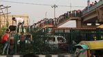 Rayakan Diwali, Warga India Ramai-ramai Pulang Kampung
