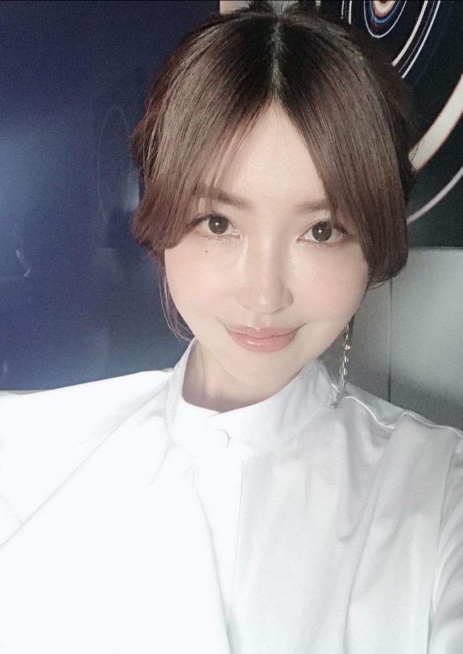 Risa Hirako juga mengusahakan untuk menjalani gaya hidup aktif. Selain olahrgaa, wanita berambut panjang ini juga disibukkan dengan berbagai kegiatan mulai dari modeling, bepergian, dan pengusaha fashion. Foto: Instagram/@risa_hirako