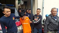 Foto: Whisnu PradaSebagaimana diketahui, PS anak perempuan di Cimahi menjadi korban pembunuhan sadis di sebuah gang di Cibeureum, Kecamatan Cimahi Selatan, Kota Cimahi pada Rabu (19/10/2022). Dia ditusuk pelaku usai mengaji.na/detikJabar