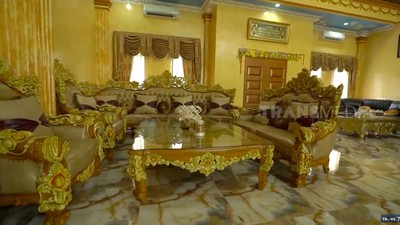9 Potret Rumah Mewah TikTokers Alam Nur, Bak Istana Emas di Cikarang