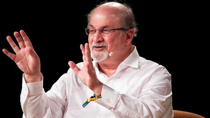 Novelis Salman Rushdie Buta Sebelah Usai Ditikam di New York