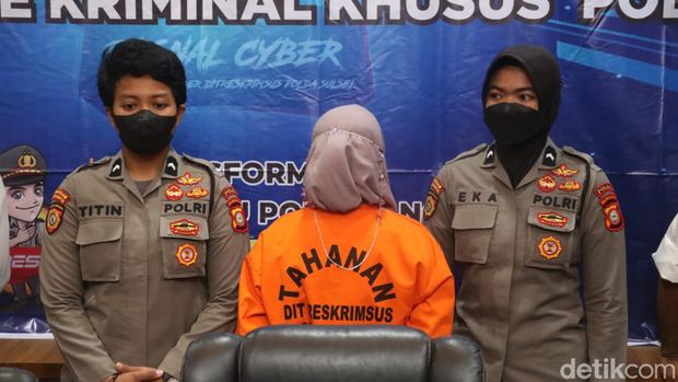 Selvi Ahmad Firdaus tersangka penipuan travel.