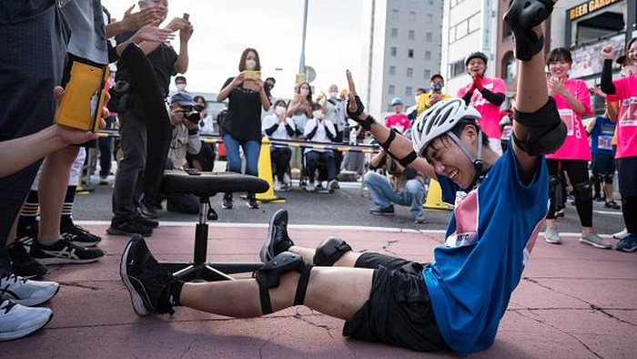 ICHINOMIYA, JAPAN - OCTOBER 22: A racer riding on an office chair competes during the ISU-1 Grand Prix on October 22, 2022 in Ichinomiya, Japan. The ISU-1 Grand Prix, or 