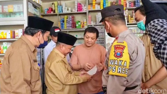 sidak apotek situbondo