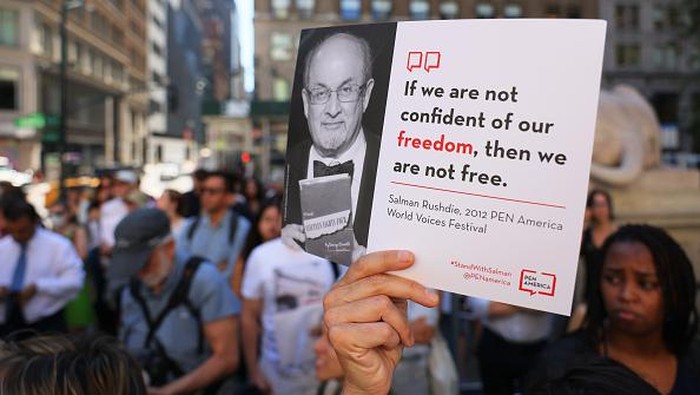 NEW YORK, NEW YORK - AUGUST 19: People hold up signs as they gather at the steps of the New York Public Library to show support for Salman Rushdie on August 19, 2022 in New York City. The New York literary community gathered at the New York Public Library in solidarity with Salman Rushdie a week after he was attacked and stabbed multiple times while giving a talk at the Chautauqua Institution. His attacker pleaded not guilty on Thursday to charges of second-degree attempted murder and second-degree assault.  (Photo by Michael M. Santiago/Getty Images)