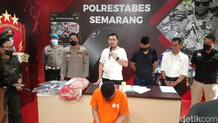Jumpa pers kasus KDRT di Mapolrestabes Semarang, Senin (24/10/2022).